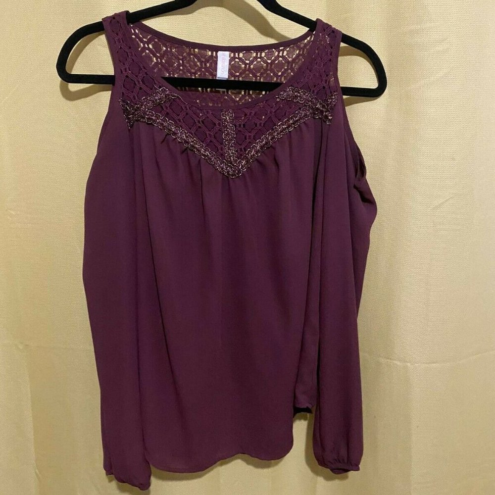 Small Cold Shoulder Top Wine With Gold
